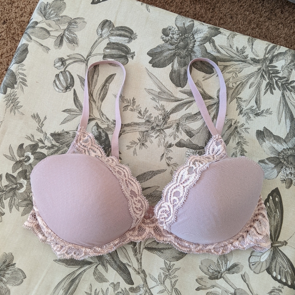 Like New Natori Feathers 36B Bra